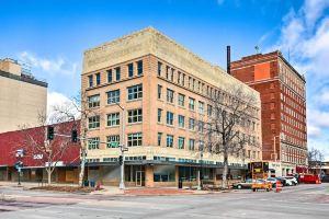 Walk to Unl Campus Dtwn Loft Apt!, Lincoln