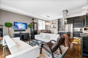 Stunning City Views and Theater Room - Exquisite Luxe Penthouse, Chicago
