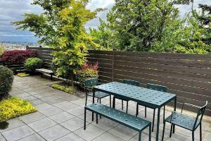 Luxurious House with Views & Air Conditioning near Queen Anne & Ballard!, Seattle