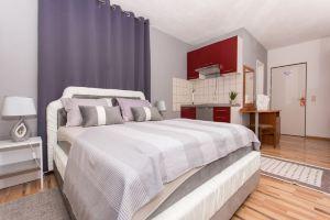 Villa Stil - Studio Apartment with Balcony and Sea View 101, Trogir