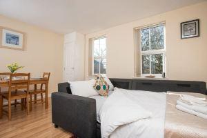 2 Bedroom Apartment with 2 Bathrooms and Parking, Oxford