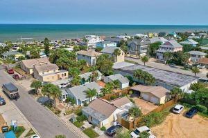 Key Lime Cottage - Updated - 1 Minute Walk to Beach & Pier, Flagler Beach