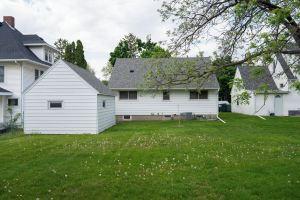 1742 Uptown // Stylish w/Updates, 3BD, Walk to Mayo, Pet Friendly Hotel, Rochester