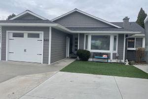 Kozy Retreat with Pool Hotel, Penticton