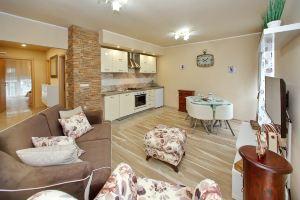 Few Steps from the Center - New and Modern Apartment for 4 Persons, Zadar