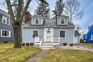 Great location to MSU! Charming 3 bedroom, 2.5 bathroom house., Lansing