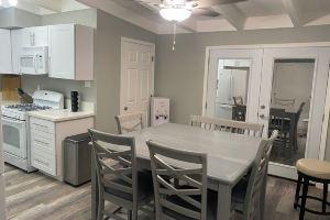 3-bedroom cozy house in safe area of with AC, WiFi. Book now, Las Vegas