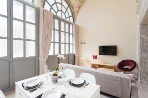 Romantic Escape City Centre with Jacuzzi & Parking by Rent All Hotel, Como