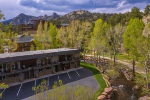 Tranquil Riverfront Condo - Riverside Beauty, Mountain Style Apartments, Estes Park
