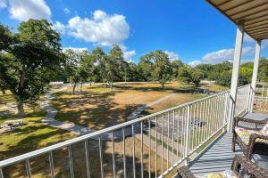 Stunning Retreat - Jacuzzi, Elevator, Swimming Pool Hotel, New Braunfels