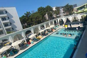 Premium Sunrise Hotel, Golem