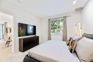 3 Bed, 2 Bath 1340 sq/ft Luxury Condo in Apartments, Irvine