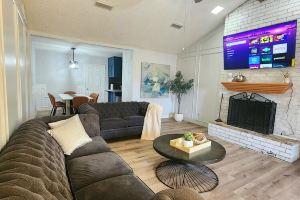 Charming house with 7-beds, high speed WiFi and GameRoom in marvelous, Odessa