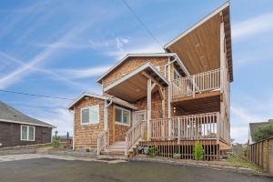 Seaside Pura Vida Villa steps from beach and bike path in the heart of!, Seaside