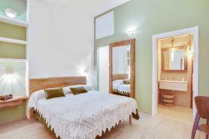 Madame' Suite Apt in the Heart of Apartments, Bari