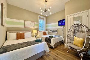 Midtown Whimsical Apartment 1 Block To River- Walk To Restaurants!