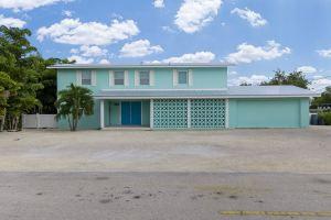 Waterfront Private Home-7 BR, 6 Full BA, Pool, 80' Dock, Parking, Screened Porch Apartments, Marathon