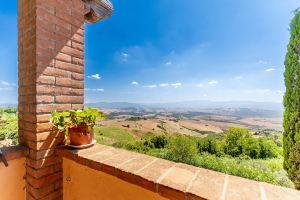 Swimming Pool, 5 Minutes to Center, 4 Sleeps Hotel, Volterra