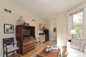 Charming Victorian Retreat with Modern Amenities - Exquisite Comfort Hotel, Washington