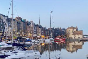 Cozy apartment, in the heart of the city, near parking, port, public garden, Honfleur