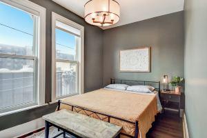 Large Home 4BR Fast Wifi Apartments, Milwaukee