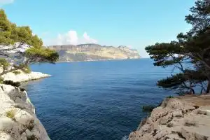 Cassis apartment near beaches & port, panoramic view, aircon, private parking, Cassis