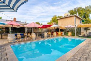 Tropical Paradise Hotel, Fresno