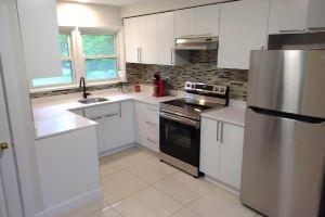 Perfect Location! Quiet City Home Near Venues, Shops & Restaurants Apartments, London