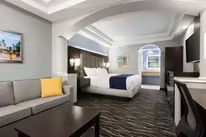 Days Inn & Suites by Wyndham Houston Hobby Airport, Houston