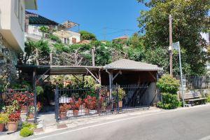Catherine Guest House, Portaria