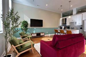Chic Modern Design and Cozy Patio - Stylish Urban Retreat Apartments, Chicago