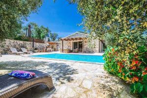 Aristea - 2 Br Villa Surrounded by Olive Groves, Gaios