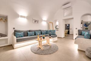 Tiara Suites, Fira