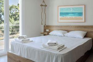 EIGHT OLIVES LUXURY VILLA, Kriopigi