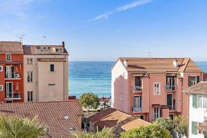 Appartamento Vista Mare 100mq + Terrazzo 100mq + Balcone Apartments, Ospedaletti
