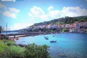 Gytheio Retreat, Panoramic Sea View Apartment, Gythio