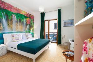 Sorrento Mahal Kita Lovely 6-Bed in Hotel, Sorrento