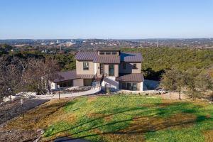 Bridge to Happiness: Cross the entry bridge into a gorgeous 4 bedrooms residence, Austin