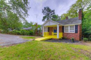 Private Backyard and Off-Street Parking - Charming Cozy Cottage, Columbia