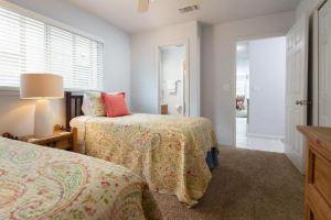 Urban Bungalow WW C301 Cottage, New Braunfels