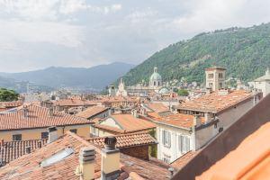Rooftop Nest in city center by Rent All Hotel, Como