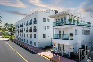Modern Mansion of Miami- Sleeps 12- Versace Mansion Neighbor {Floor 2 & 3} Hotel, Miami Beach