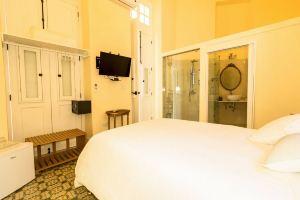 Casa Juan de La Habana, Room 1, a Perfect Bedroom at's Heart, Havana