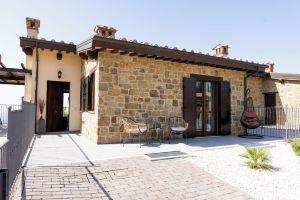 Vacation Home La Perla del Lago-All the comfort of your own home with a lake view! Apartments, Castel Rigone