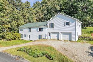 Newly Remodeled 5bed Walkable to Village, Stowe