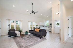 Executive retreat in downtown NB. Brand new construction Hotel, New Braunfels