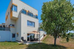 Villa Cedar - Fully Equipped Villa With 4 big Rooms for 8 Guests and a Seaview, Pula