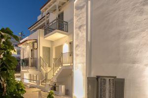 Depis Apartments, Naxos Chora