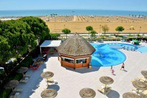 Colorful suite overlooking the sea Hotel, Bibione