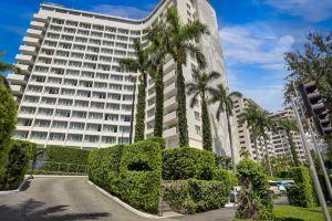 Sunset Bayside Pool and City View Balcony - Elegant Retreat Hotel, Miami Beach